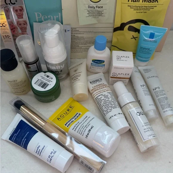 Elegant Ulta Purple Velvet Makeup Bag with 21 New Products - Picture 1 of 16